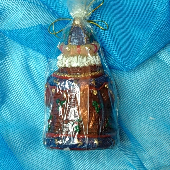 Two's Company Santa Claus Candle - Picture 2 of 5